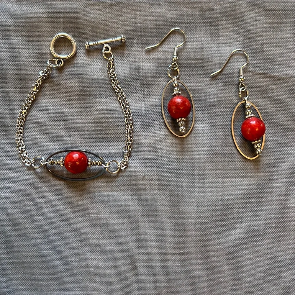 22007 Red acrylic bracelet and earring set